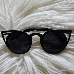 Cat eye sunglasses